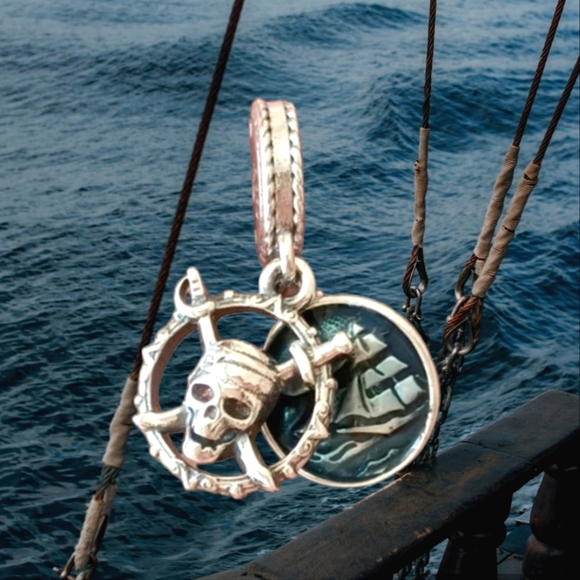New 2022 PANDORA Pirates of the Caribbean, Jack, Double Charm. S925 Silver - Picture 1 of 5